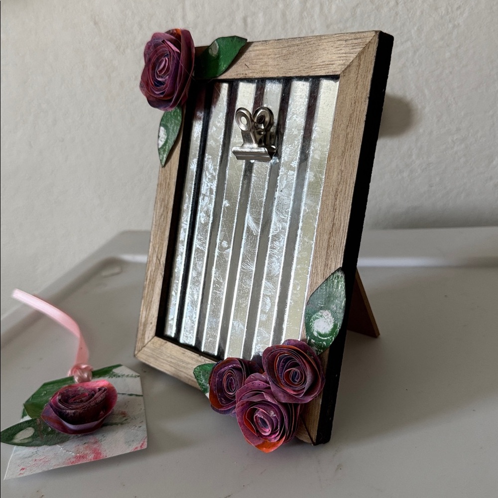 Floral frame with art & gift tag - Picture 3 of 4